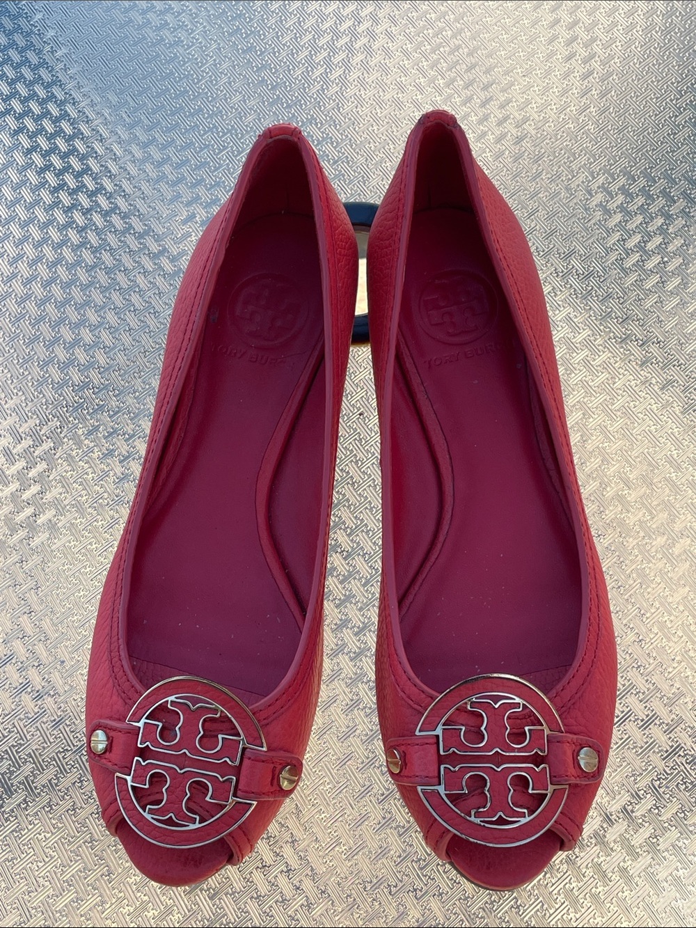 Tory Burch Amanda Coral Logo Peep-Toe Low Wedge7.5